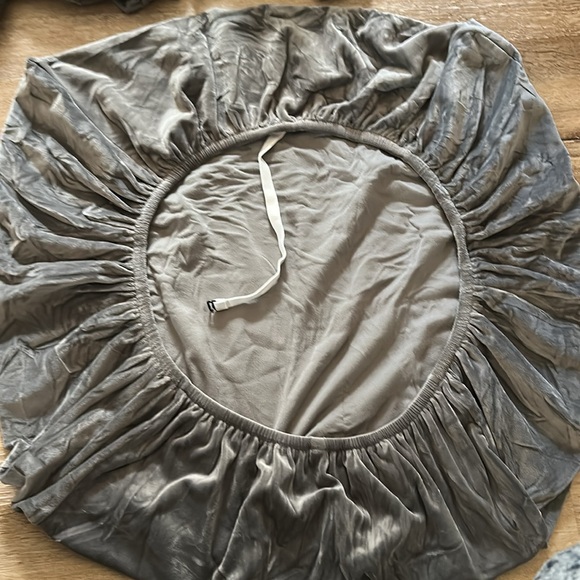 NWT set of 3 velvet 24x24 in stretchy sofa cushion covers - Picture 3 of 4